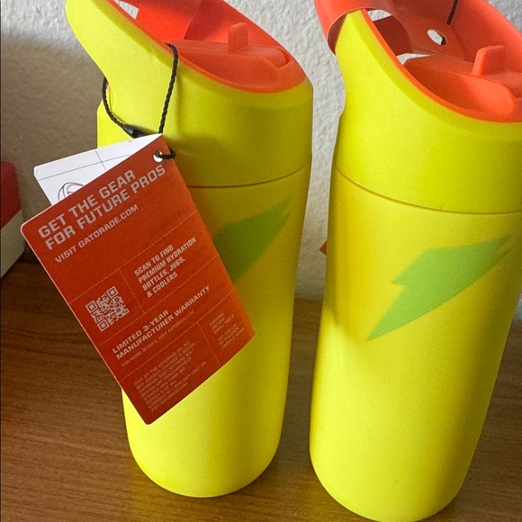 Gatorade Rookie Kids Stainless Steel Yellow and Orange Water Bottles - Picture 4 of 5